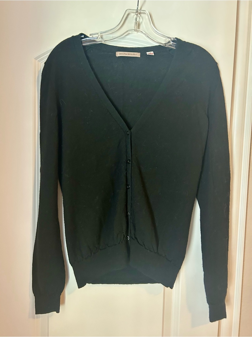 Uniqlo Black Merino Wool V-Neck Button Cardigan Sweater - size M